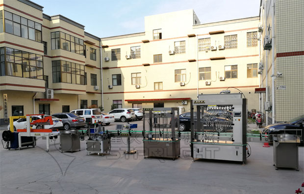 星火油料自動灌裝機(jī)展示