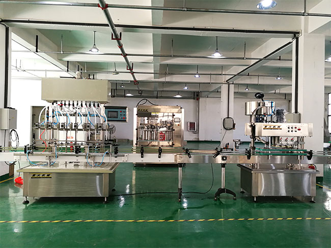 小型液體灌裝機(jī)設(shè)備展示